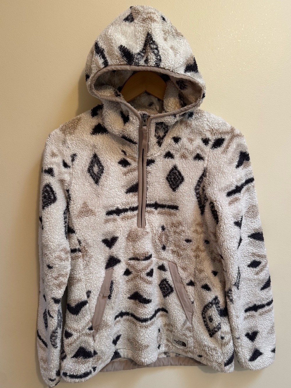 The North Face Hooded Sherpa Pullover - Cream & Black Aztec Womens